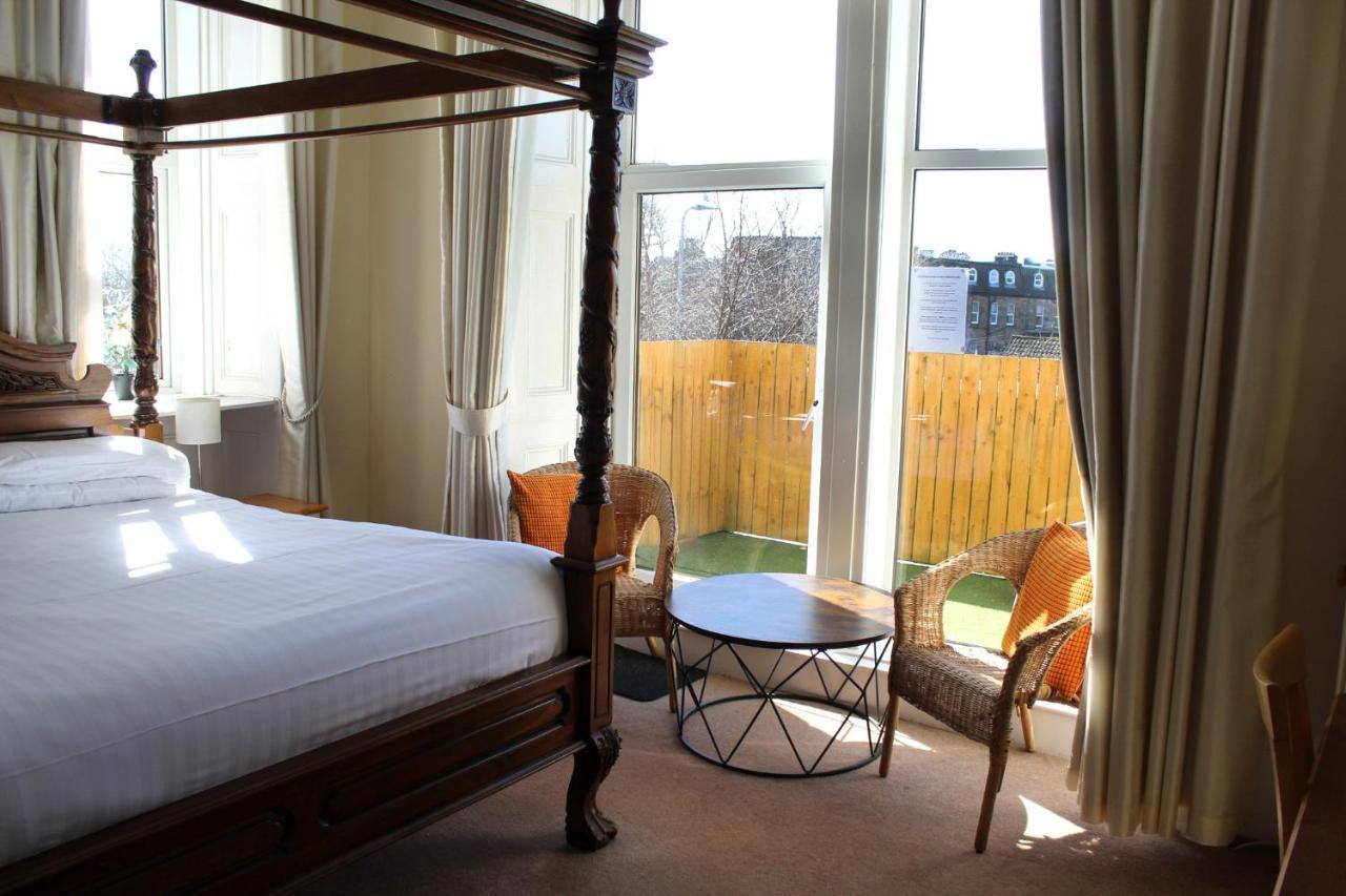 The Woodhouse Hotel Ларгс Екстериор снимка